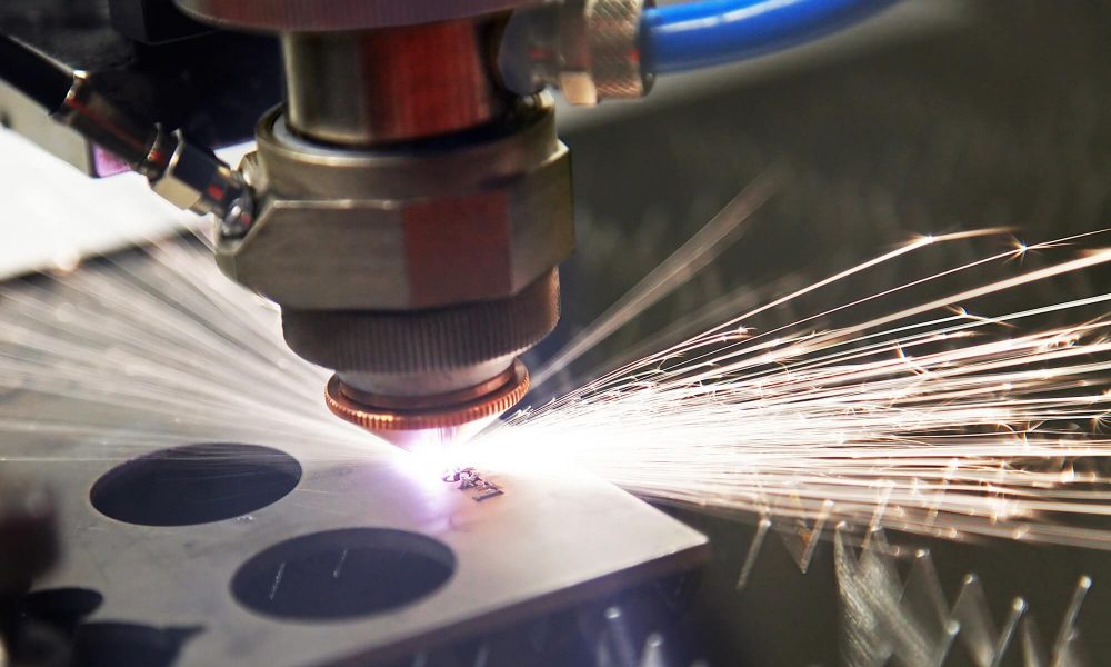 cutting-steel-with-a-laser