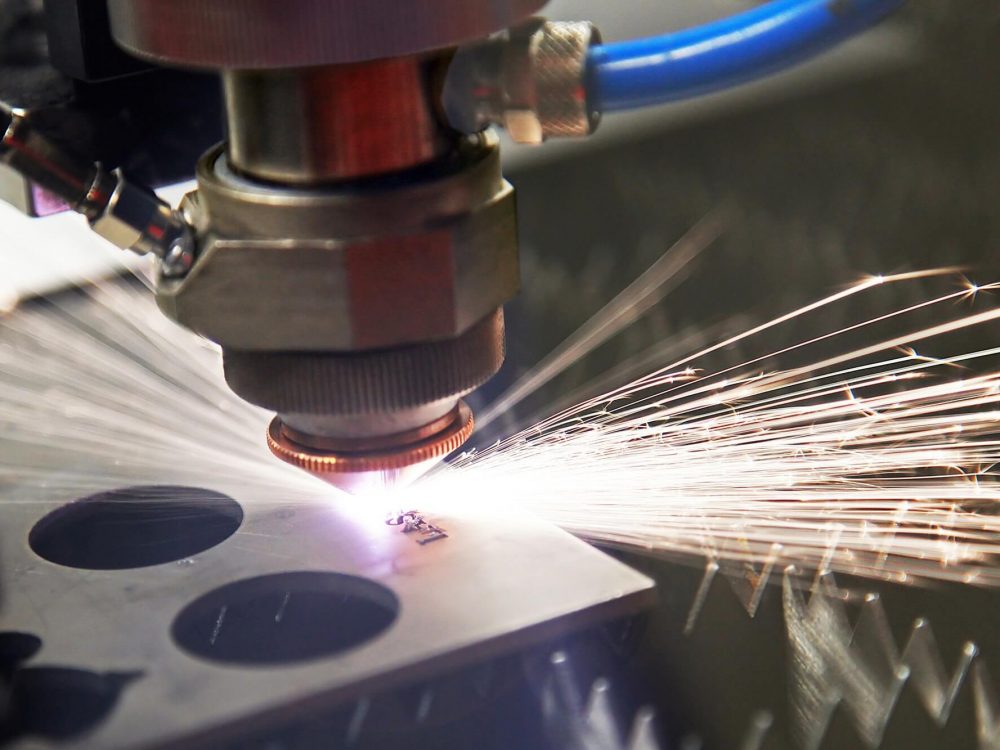 cutting-steel-with-a-laser